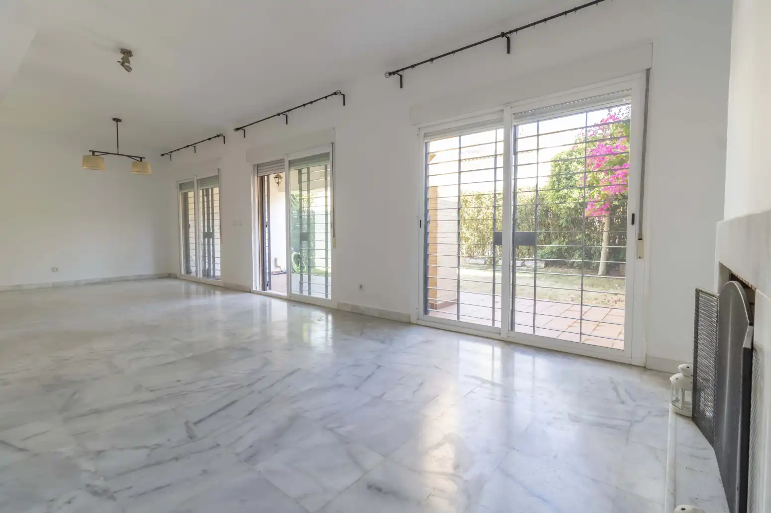 Comedor de Casa adosada en venta en Espartinas con Aire acondicionado, Terraza y Piscina