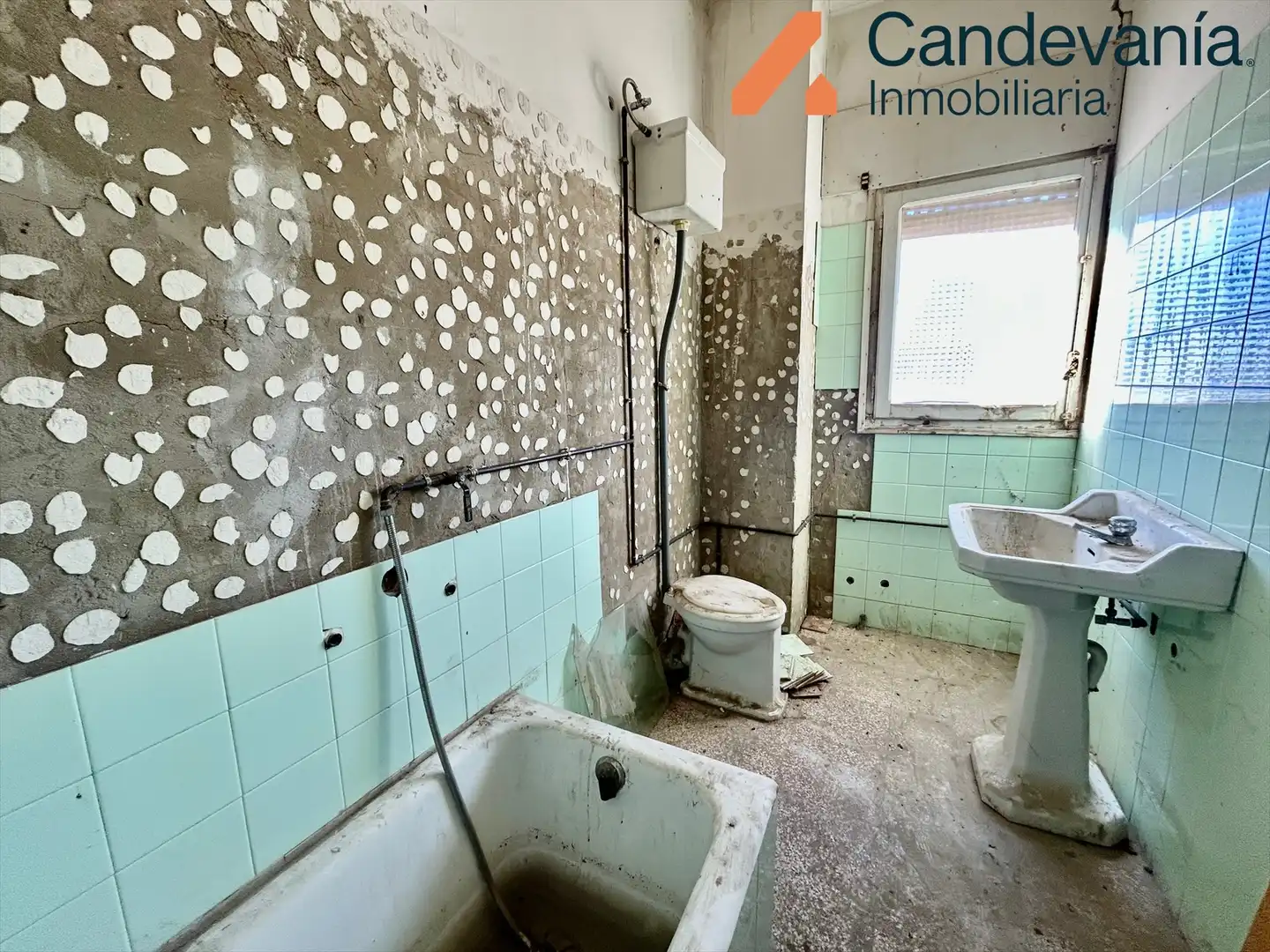 Baño de Nave industrial en venta en Zuera