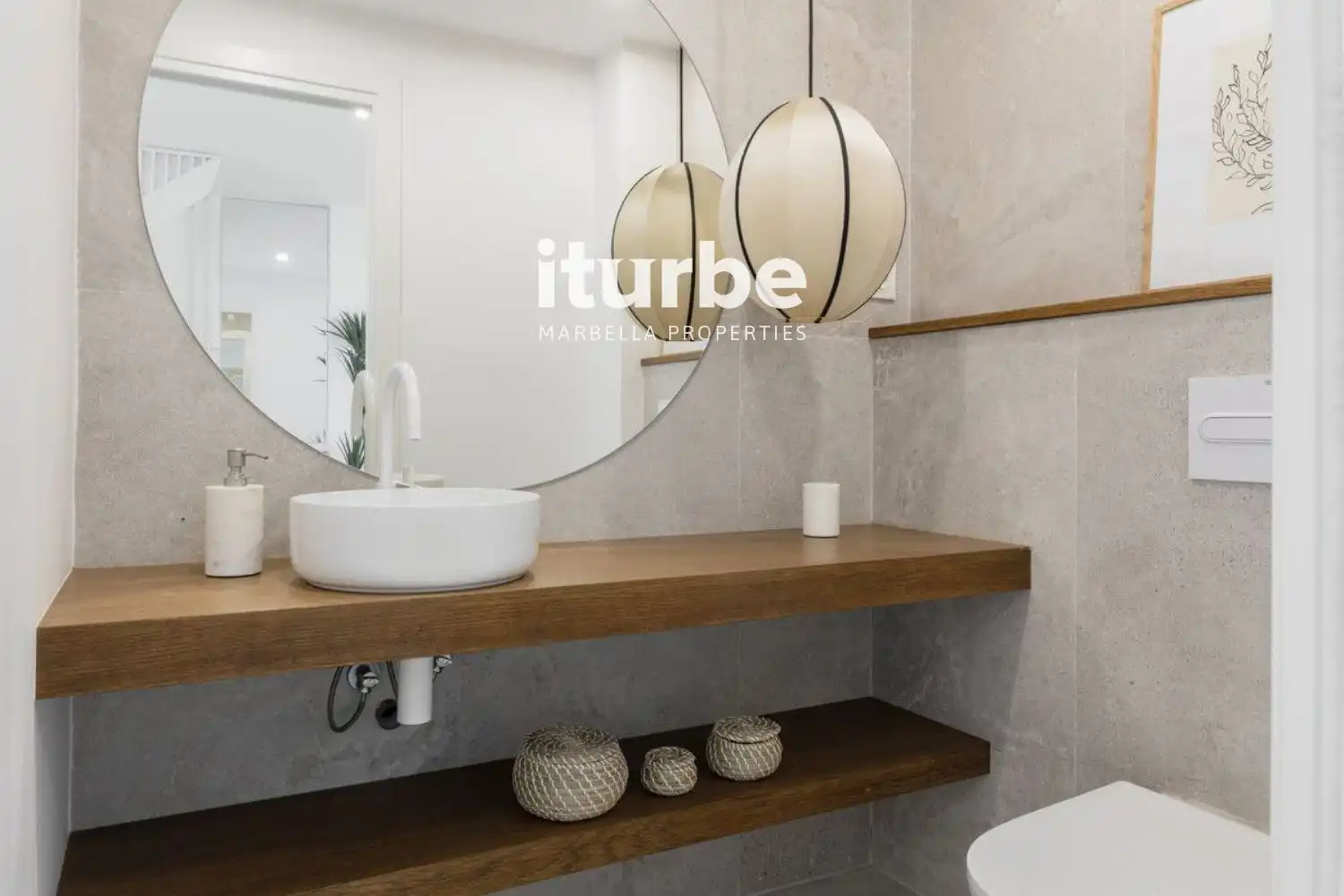 Baño de Casa adosada de alquiler en Marbella con Aire acondicionado, Terraza y Piscina