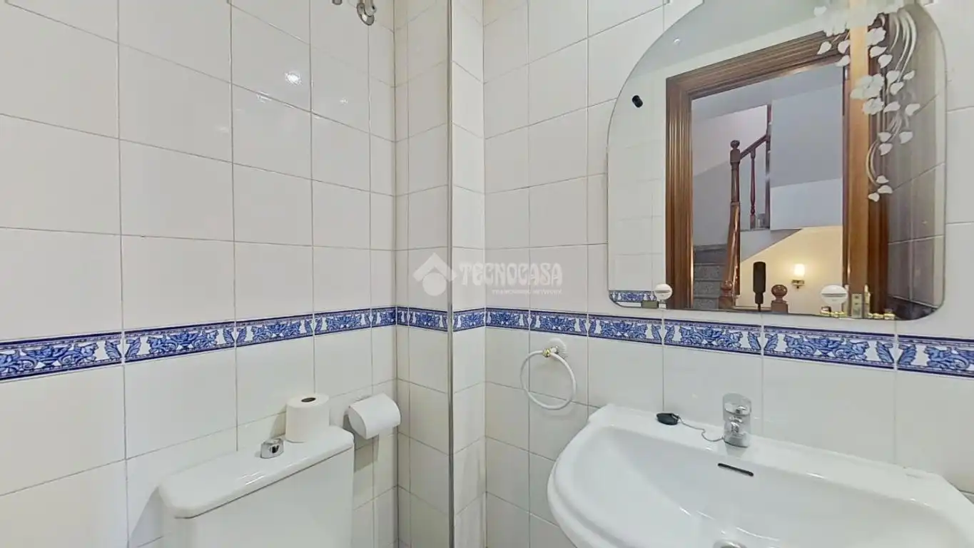 Bany de Casa adosada en venda en Cerdanyola del Vallès