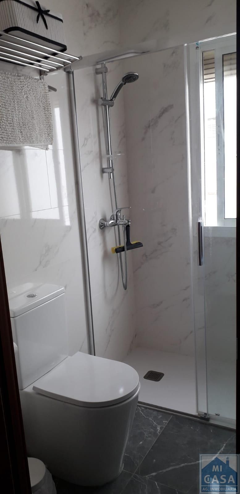 Bany de Pis en venda en Mérida amb Calefacció, Moblat i Balcó