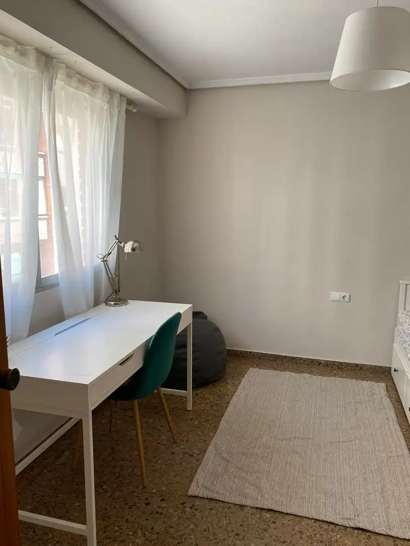 Dormitori de Apartament en venda en Valencia amb Moblat