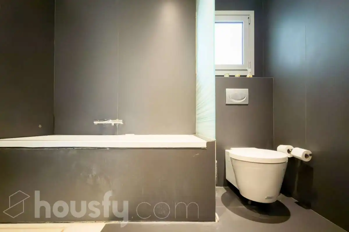 Baño de Piso en venta en Barcelona con Aire acondicionado, Calefacción y Jardín privado