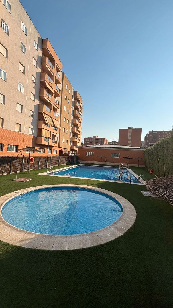 Swimming pool of Flat for sale in Badajoz Capital  with Air Conditioner, Heating and Private garden