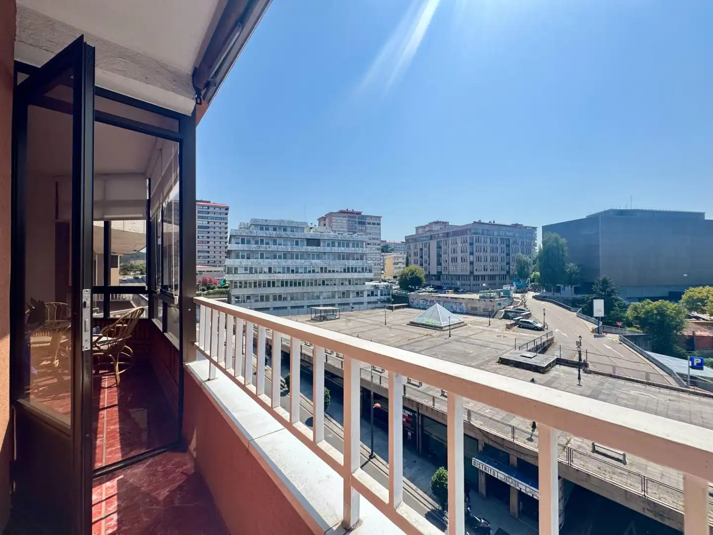 Vista exterior de Piso en venta en Vigo  con Calefacción, Parquet y Trastero