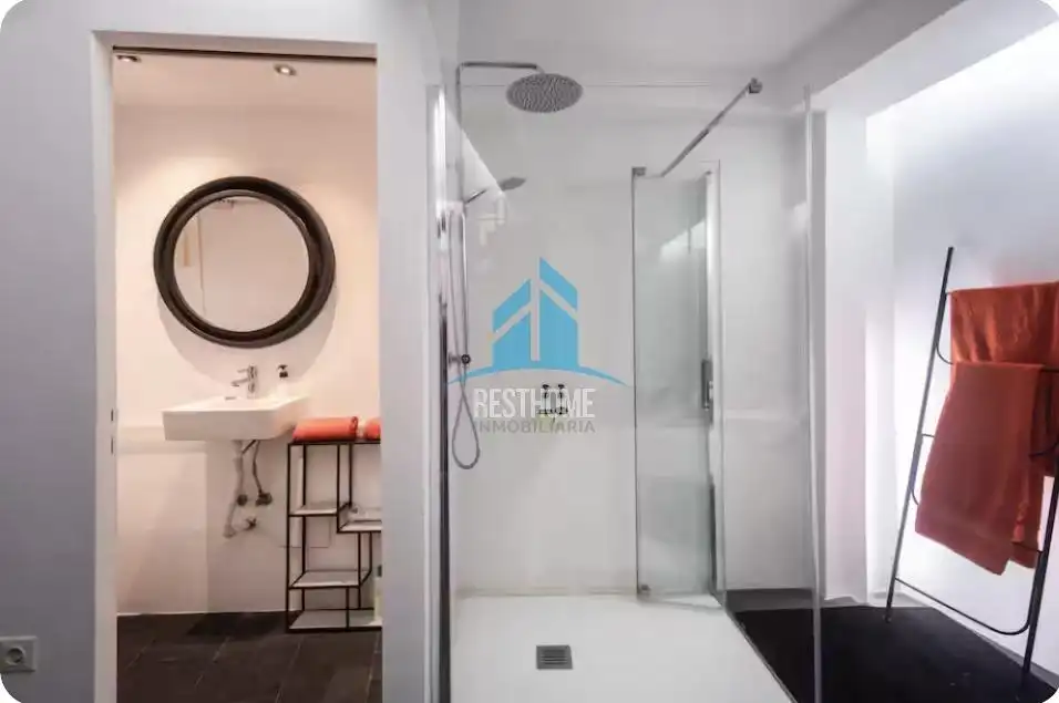 Bathroom of Houses for sale in Valencia  with Air Conditioner, Terrace and Furnished