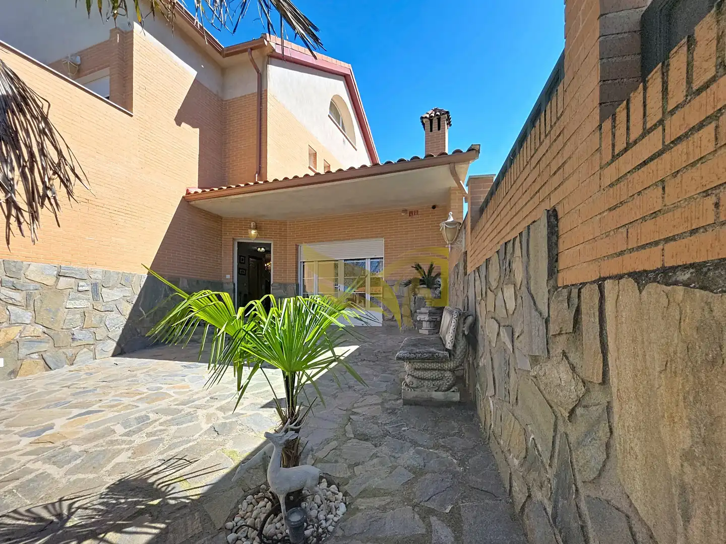 Vista exterior de Casa adosada en venta en Aranjuez con Aire acondicionado, Calefacción y Jardín privado