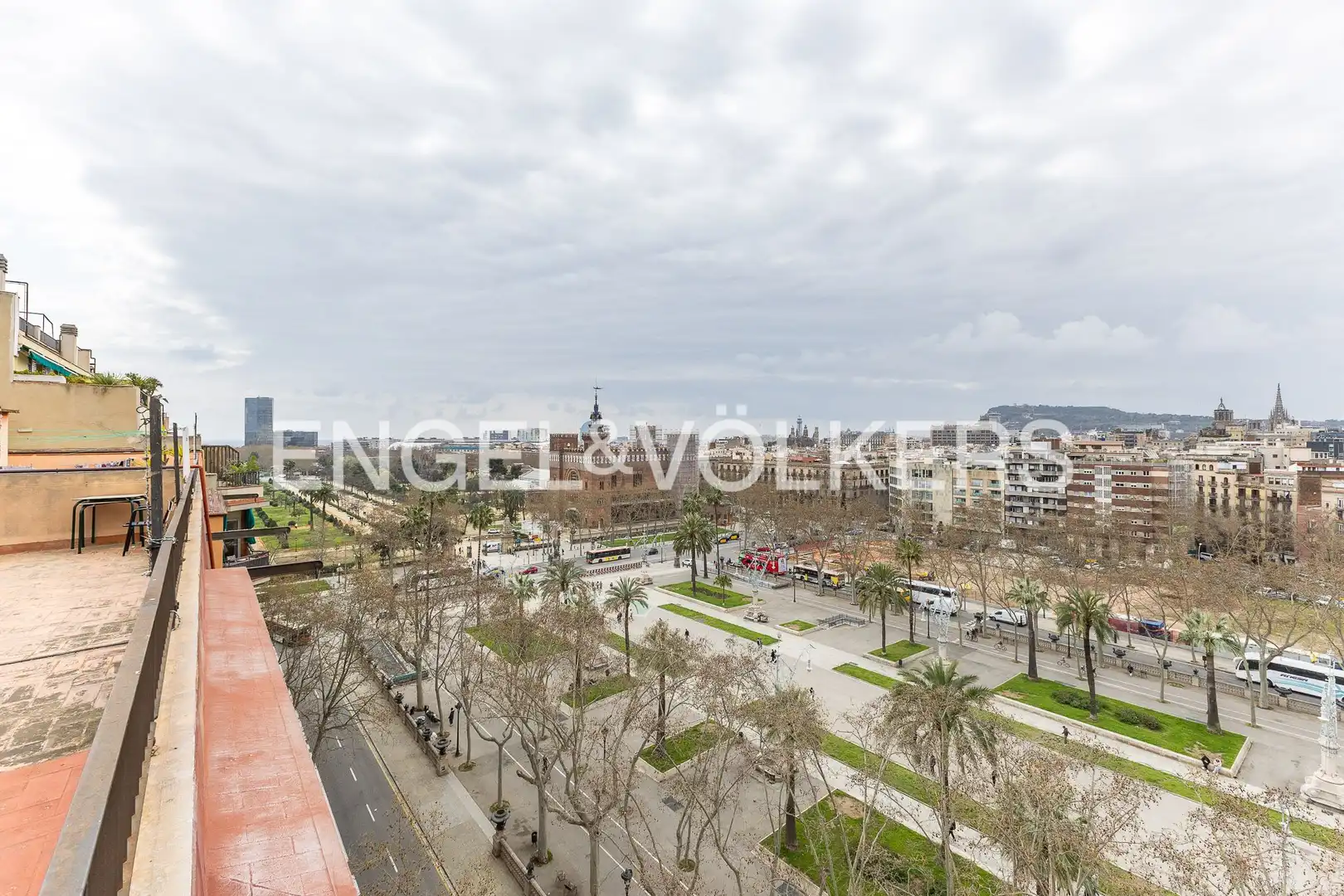 Außenansicht von Wohnung zum Verkauf in Barcelona mit Klimaanlage, Heizung und Terrasse