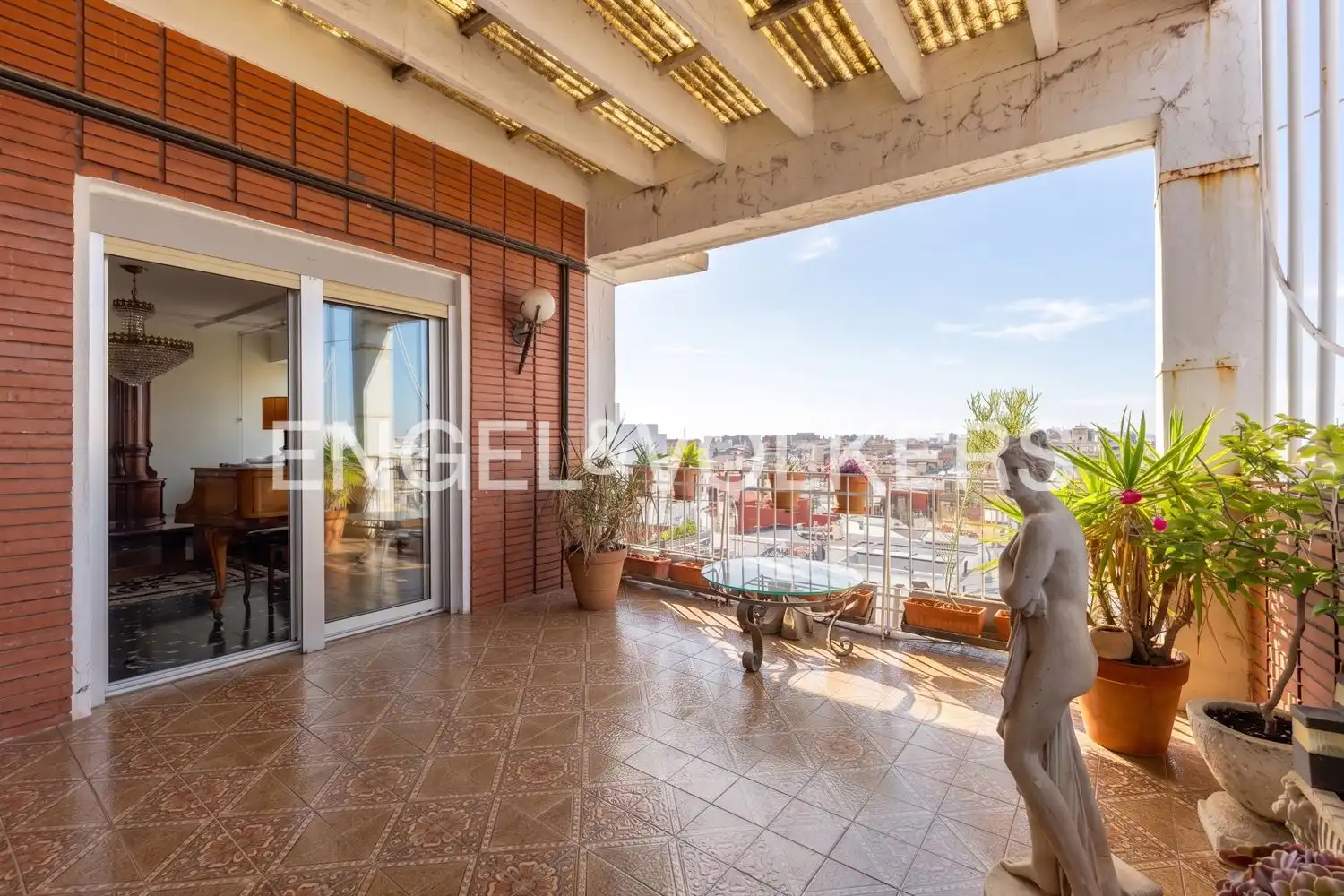 Vista exterior de Àtic en venda en Valencia amb Aire condicionat, Calefacció i Terrassa