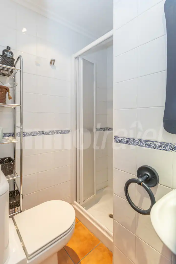 Bany de Apartament en venda en Sanxenxo amb Terrassa, Traster i Moblat
