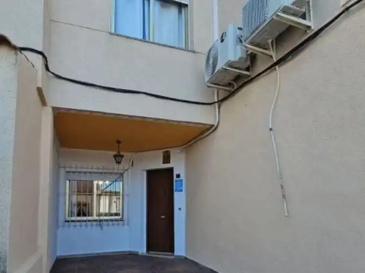 Casa aparellada amb jardí en venda a Calle Río Nalón 8, imagen 2