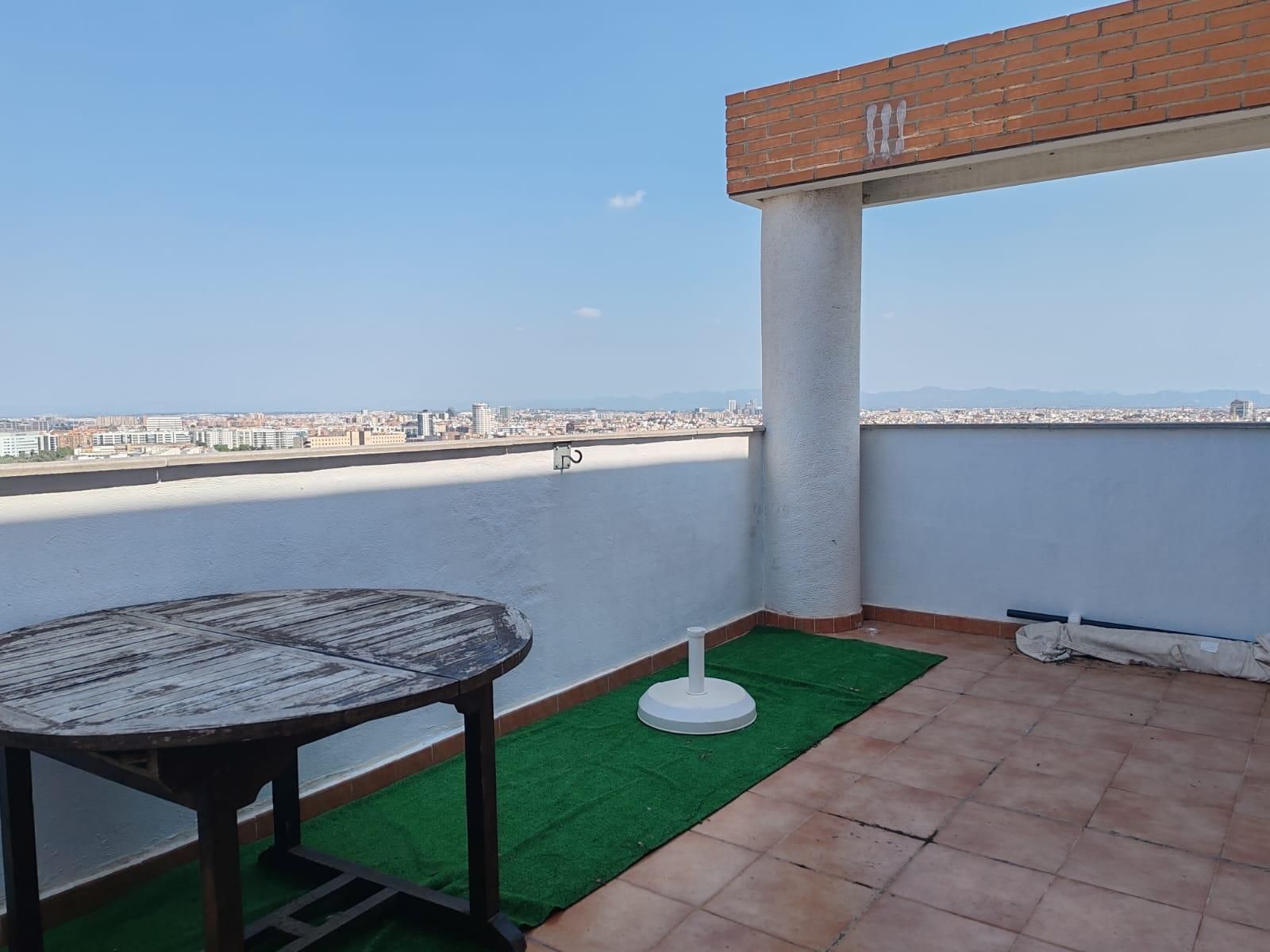 Terrassa de Àtic de lloguer en  Valencia Capital amb Aire condicionat, Terrassa i Traster