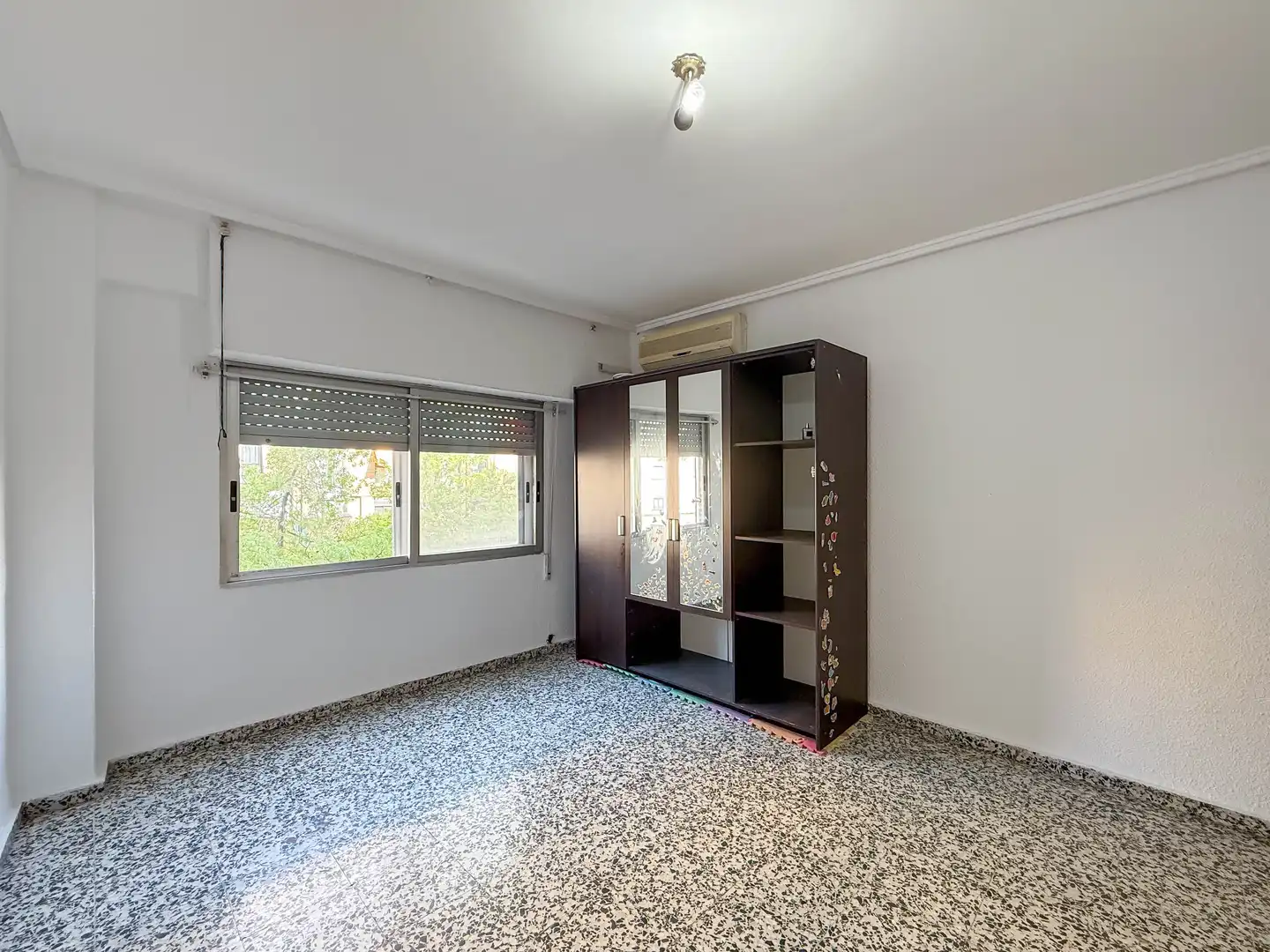 Habitación de Piso en venta en Valencia con Balcón