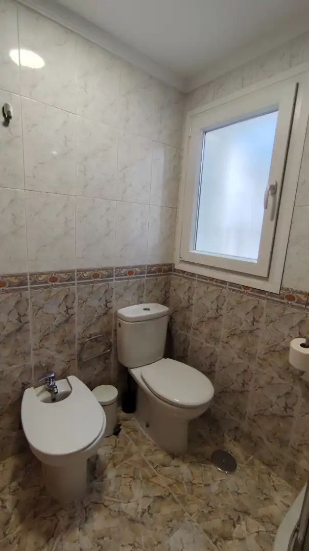 Badezimmer von Wohnung zur Miete in Granada mit Klimaanlage, Möbliert und Ofen