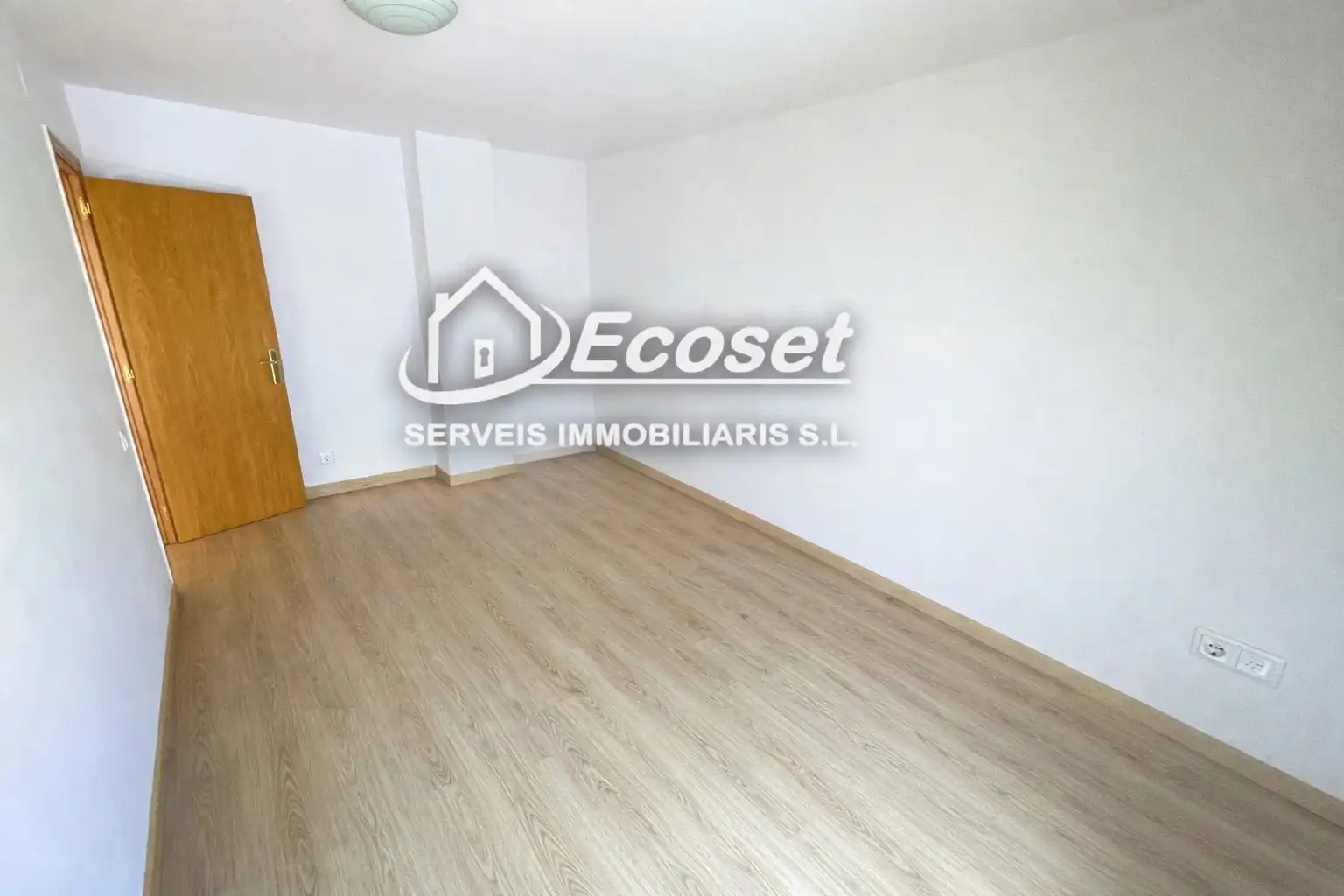 Duplexes for sale in Vallirana  with Air Conditioner, Heating and Oven