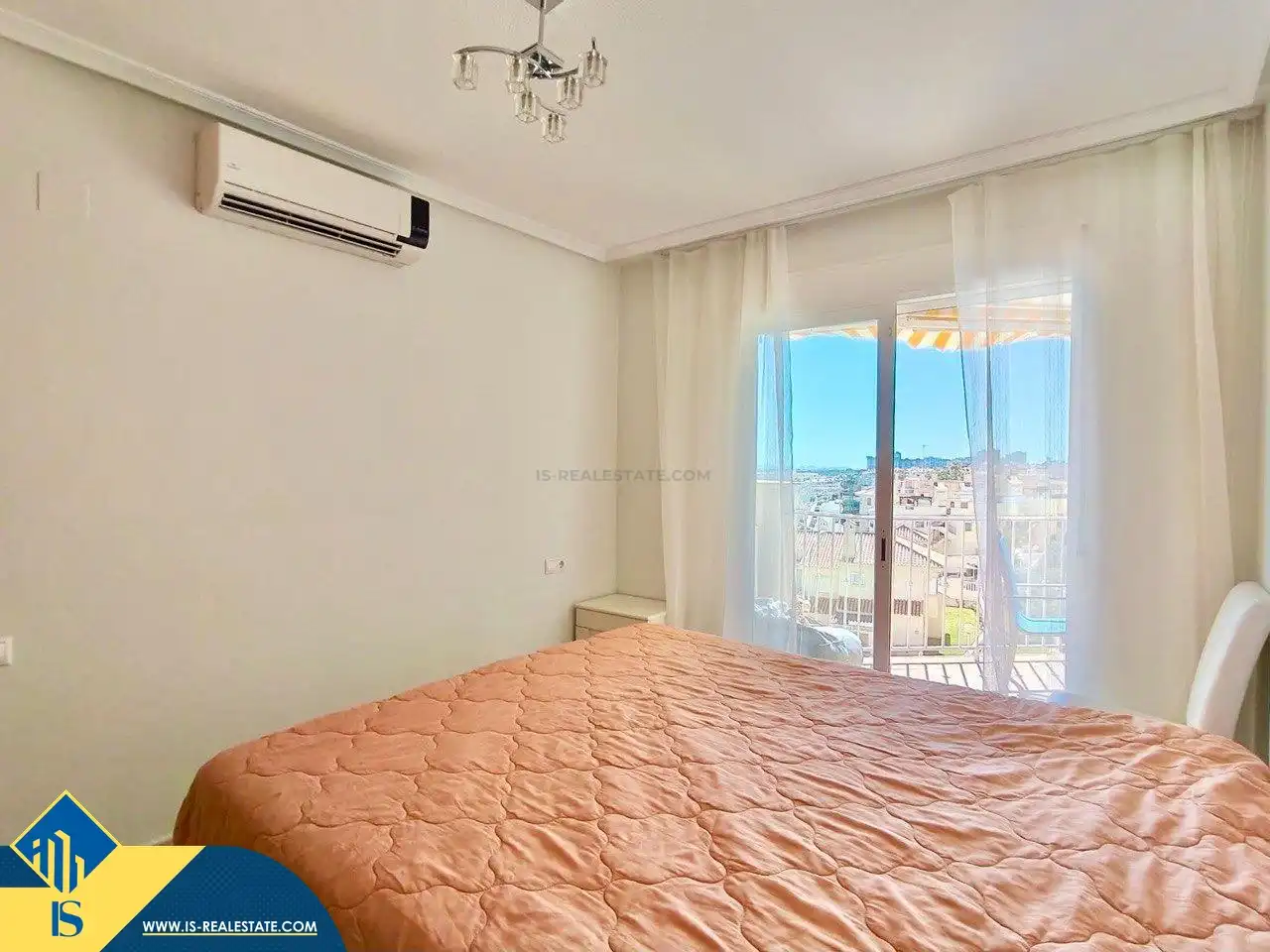 Dormitori de Àtic de lloguer en Orihuela amb Aire condicionat, Terrassa i Moblat