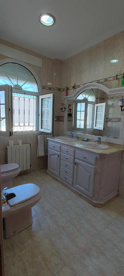 Baño de Casa o chalet en venta en Elche / Elx con Aire acondicionado, Jardín privado y Terraza