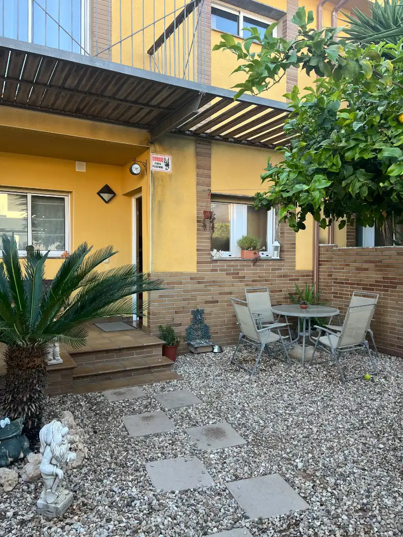 Adosado con terraza en venta en Carrer Berna 23