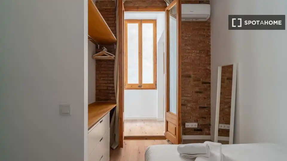 Bedroom of Flat for rent in Gràcia