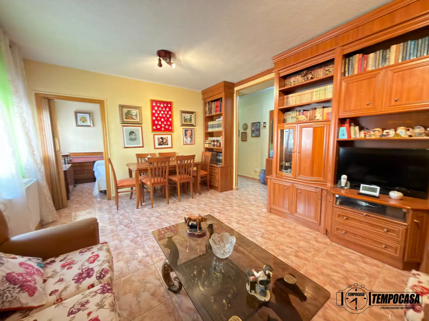Living room of Flat for sale in Madrid  with Air Conditioner and Furnished