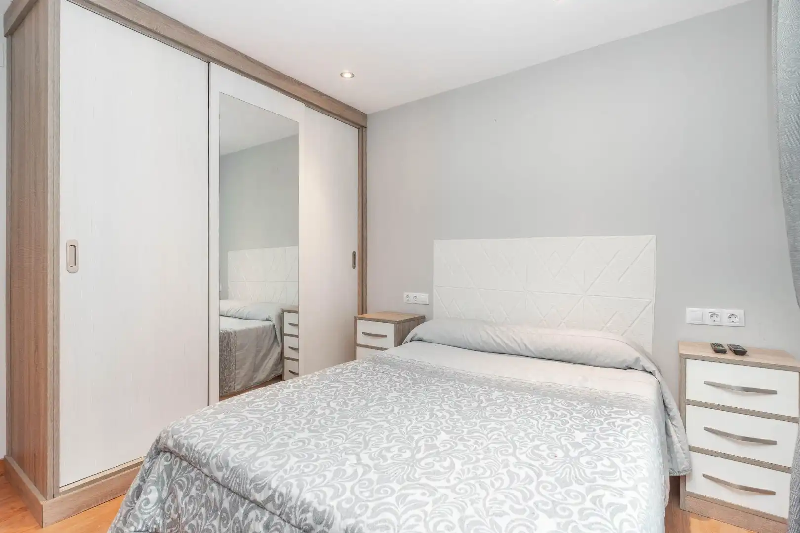 Bedroom of Apartments for sale in San Martín del Rey Aurelio  with Heating, Parquet flooring and Storage room