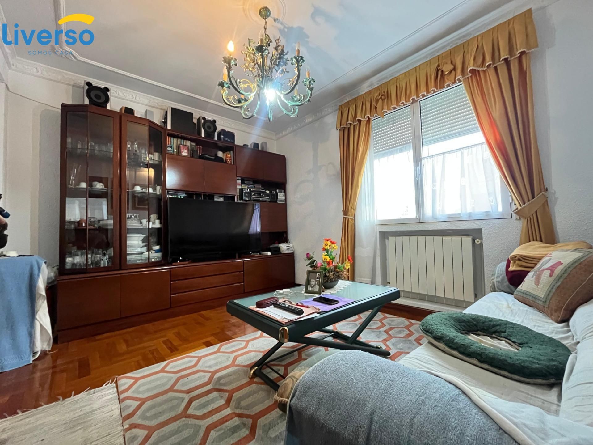 Sala d'estar de Pis en venda en Burgos Capital amb Calefacció