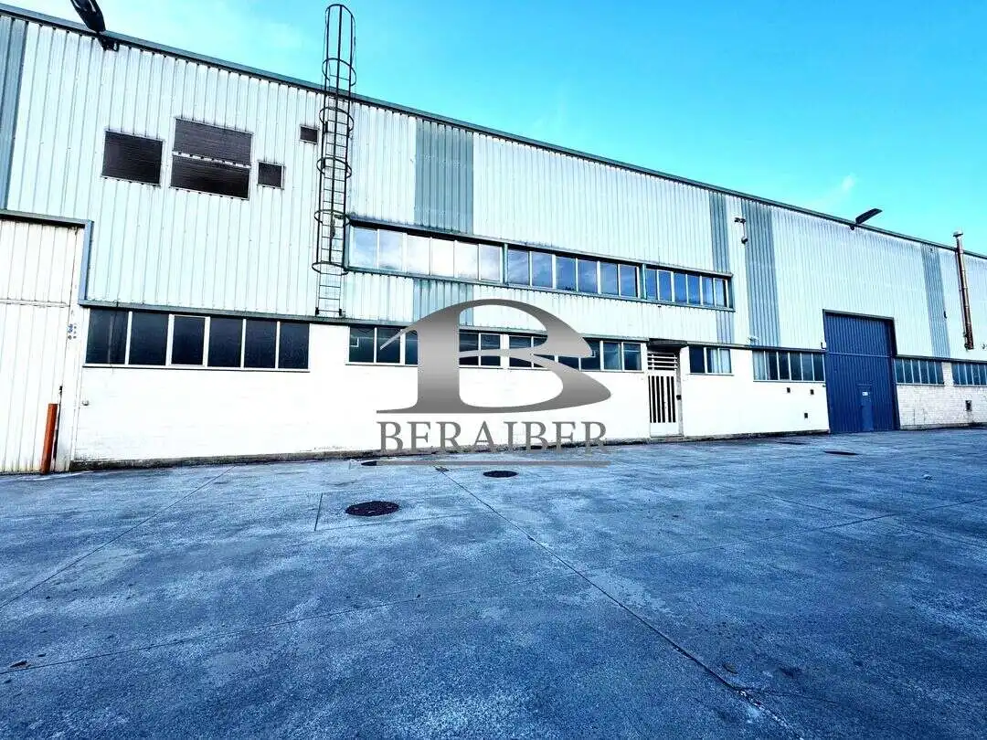 Vista exterior de Nau industrial de lloguer en Arrasate / Mondragón