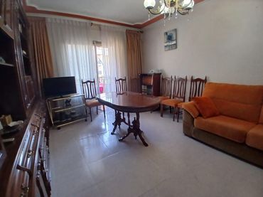 Casa amb balcó en venda a Valdepeñas