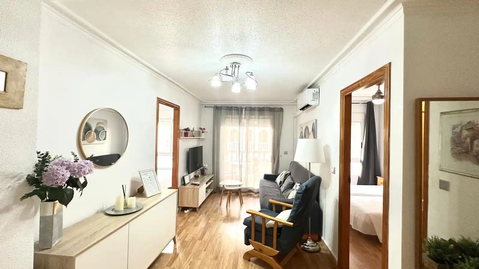 Living room of Flat for rent in Torrevieja  with Heating, Furnished and Washing machine