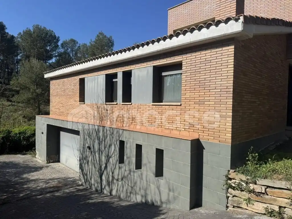 Vista exterior de Casa o xalet en venda en Castellnou de Bages amb Jardí privat, Terrassa i Balcó