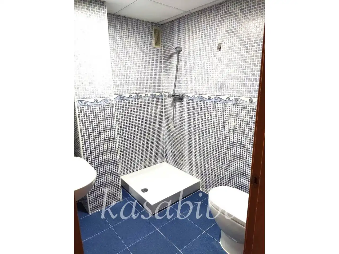 Badezimmer von Wohnung zur Miete in Paterna mit Klimaanlage