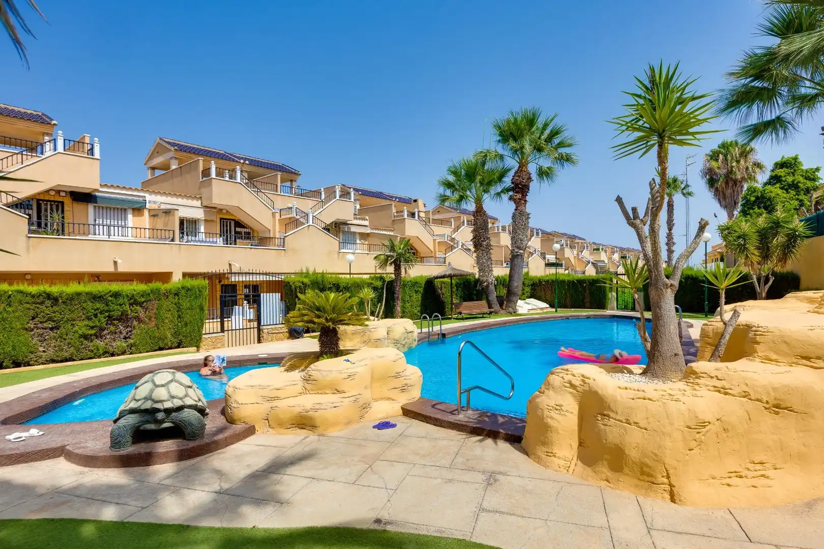 Piscina de Casa o xalet en venda en Orihuela amb Aire condicionat, Calefacció i Jardí privat