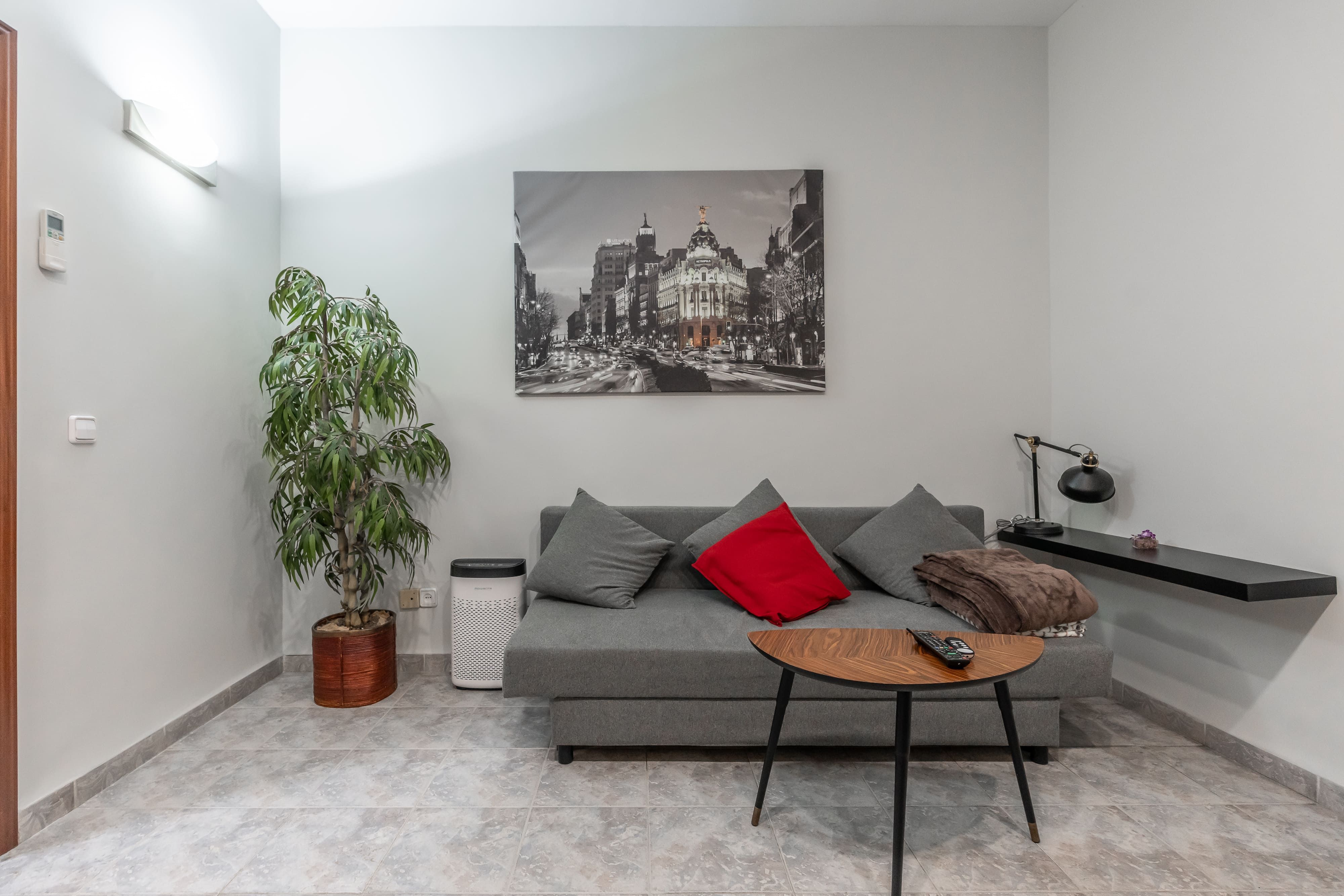 Flat for sale in Calle COLEGIATA, Embajadores - Lavapiés, Centro
