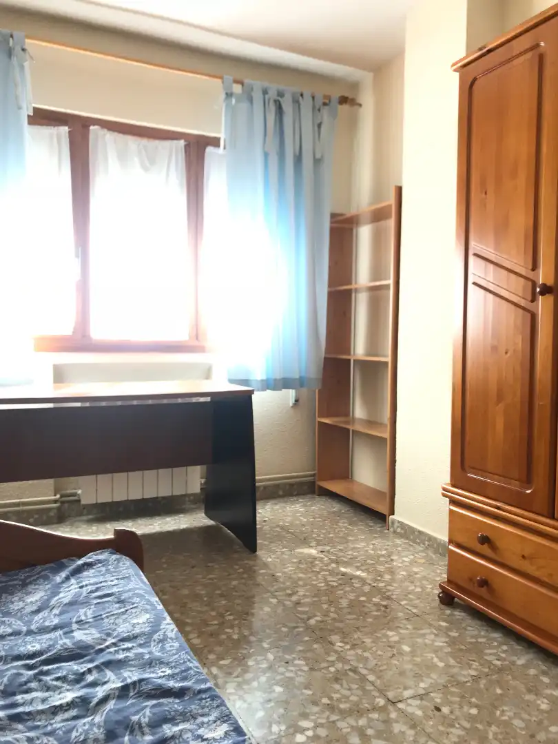 Dormitori de Pis de lloguer en Ciudad Real amb Moblat