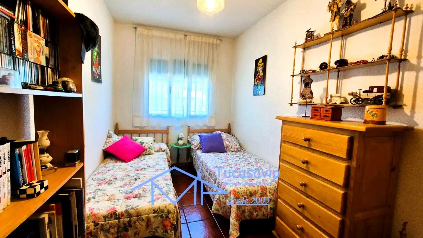 Dormitori de Casa adosada en venda en Pelayos de la Presa amb Calefacció, Jardí privat i Terrassa
