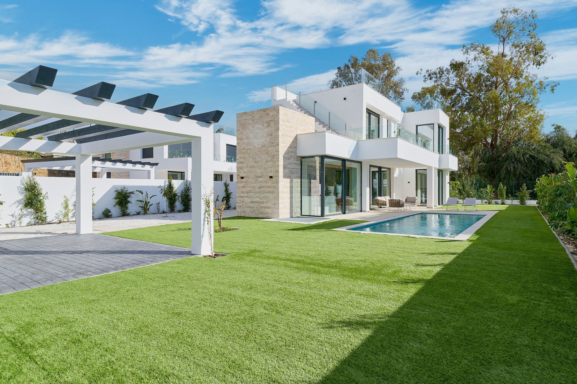 Exterior view of Houses for sale in Estepona  with Air Conditioner, Heating and Private garden