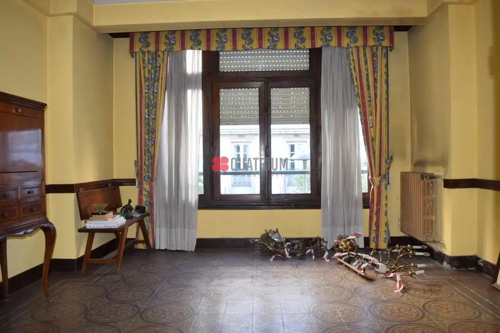 Schlafzimmer von Gebäude zum Verkauf in Santiago de Compostela 