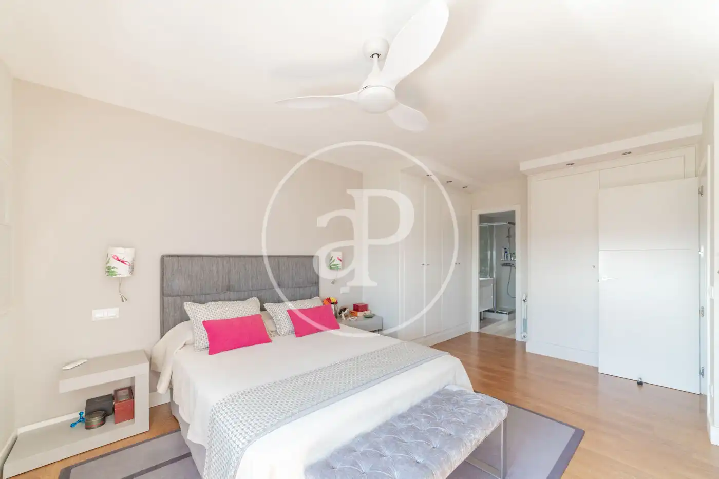 Habitación de Ático en venta en Madrid con Aire acondicionado, Calefacción y Jardín privado