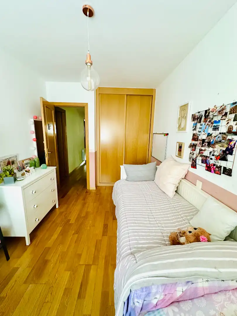 Habitación de Casa adosada en venta en Parla con Aire acondicionado, Calefacción y Jardín privado
