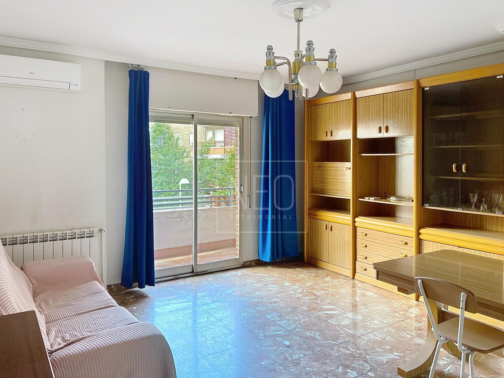 Dormitori de Pis en venda en  Madrid Capital amb Aire condicionat i Terrassa