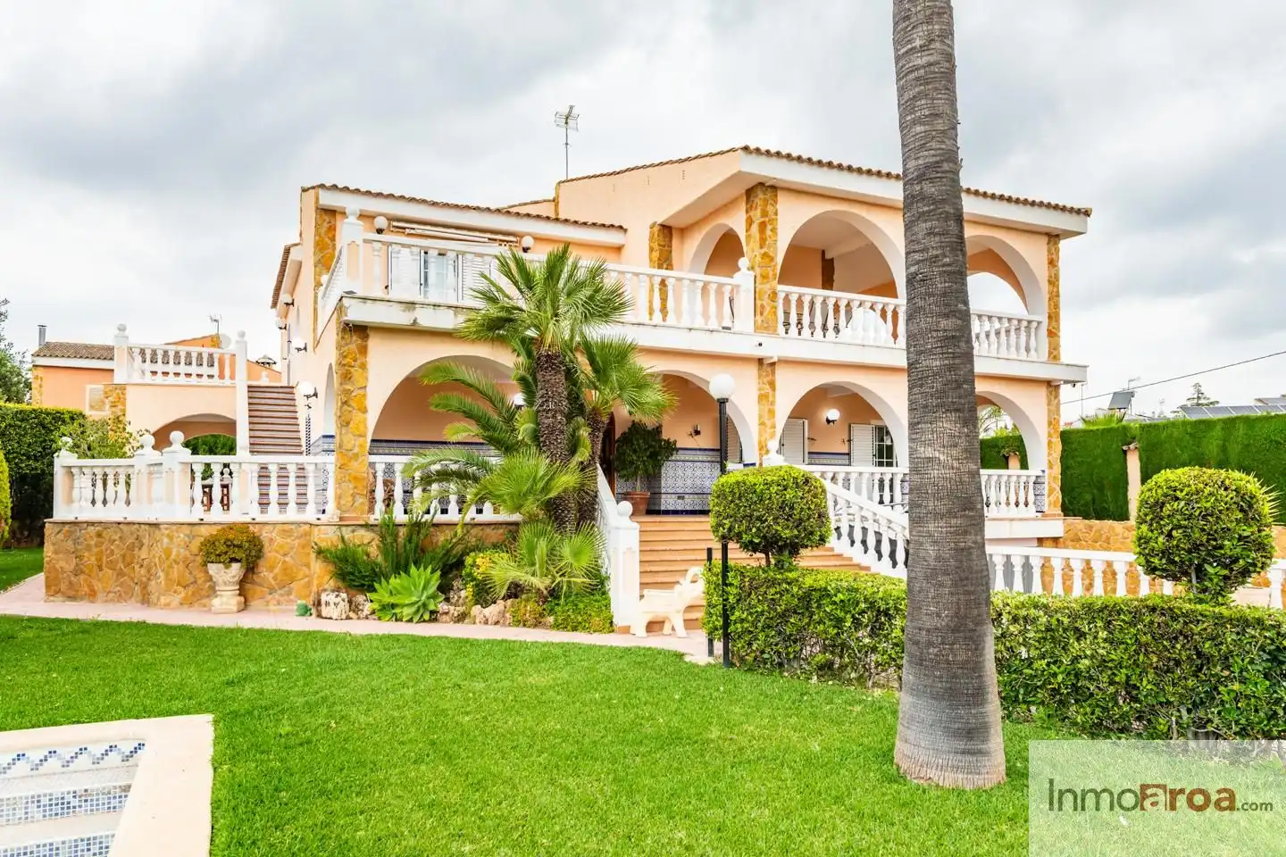 Exterior view of Houses for sale in L'Eliana  with Private garden, Terrace and Swimming Pool