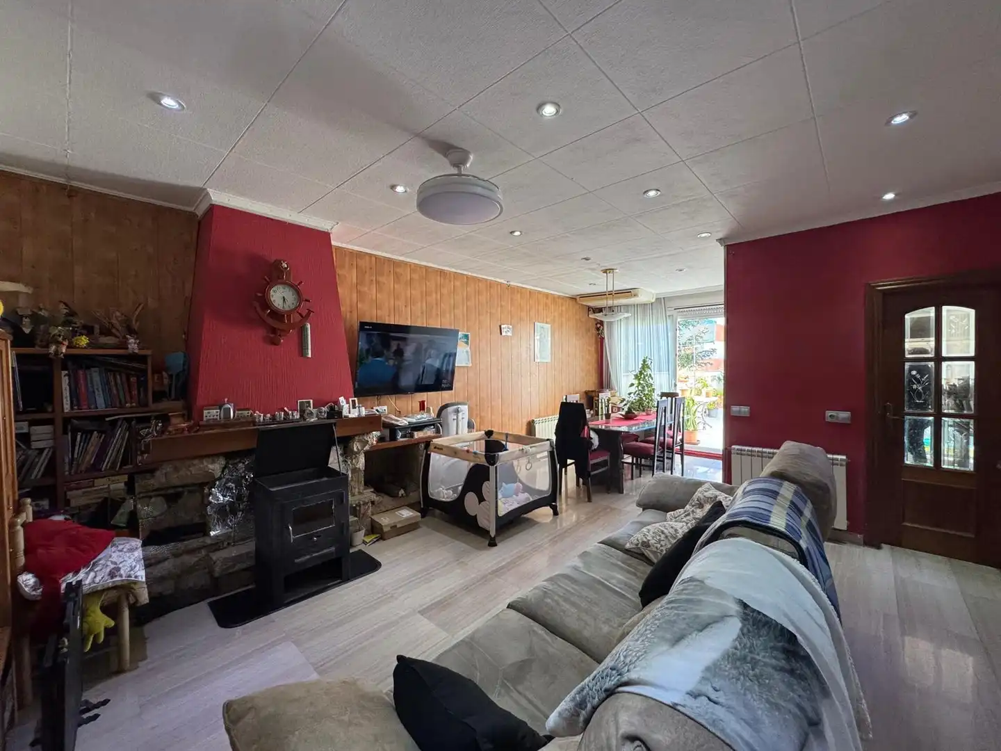 Sala de estar de Casa adosada en venta en Sabadell con Calefacción, Terraza y Trastero