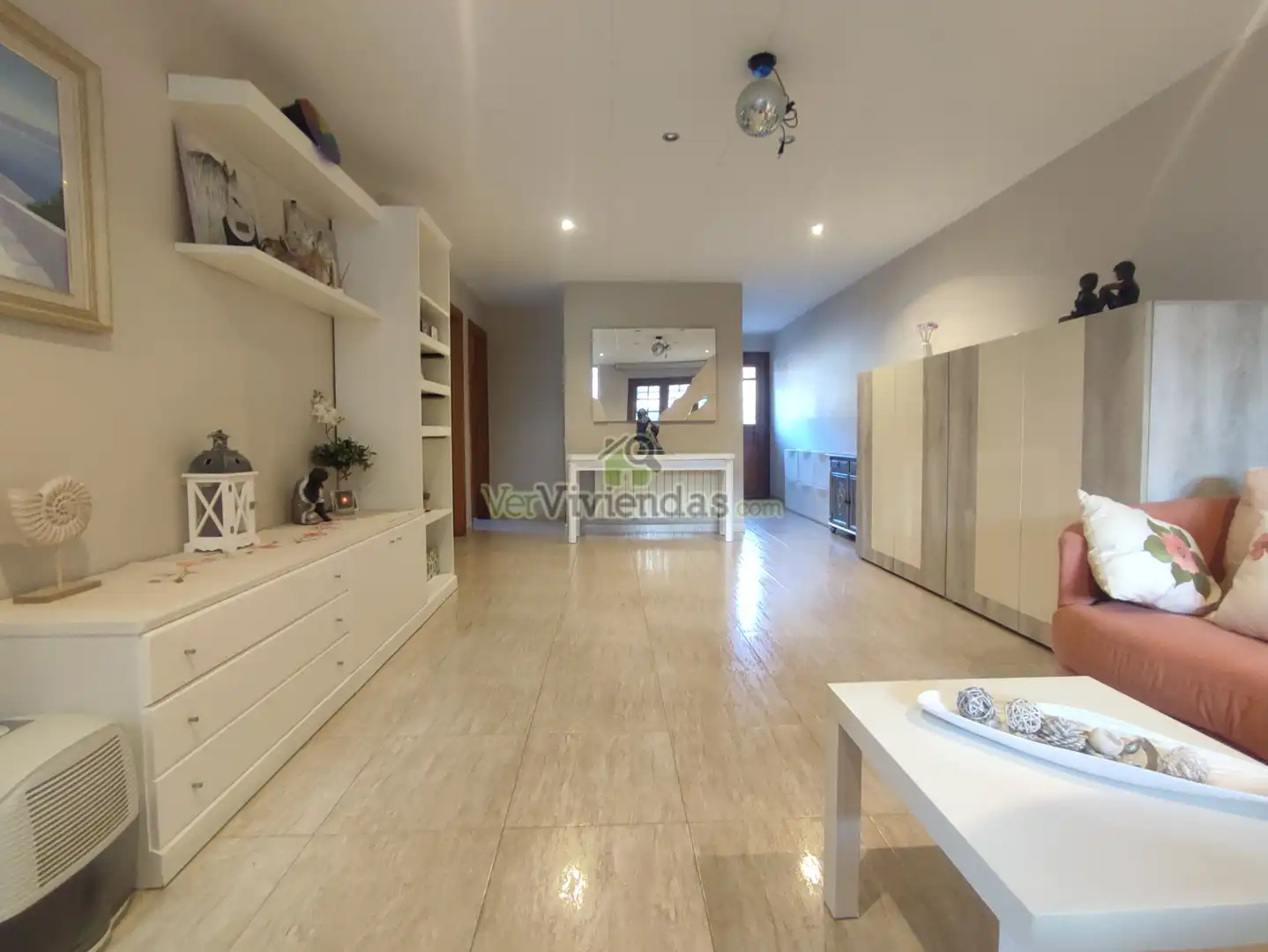 Sala de estar de Casa o chalet en venta en Vallirana con Aire acondicionado, Calefacción y Jardín privado