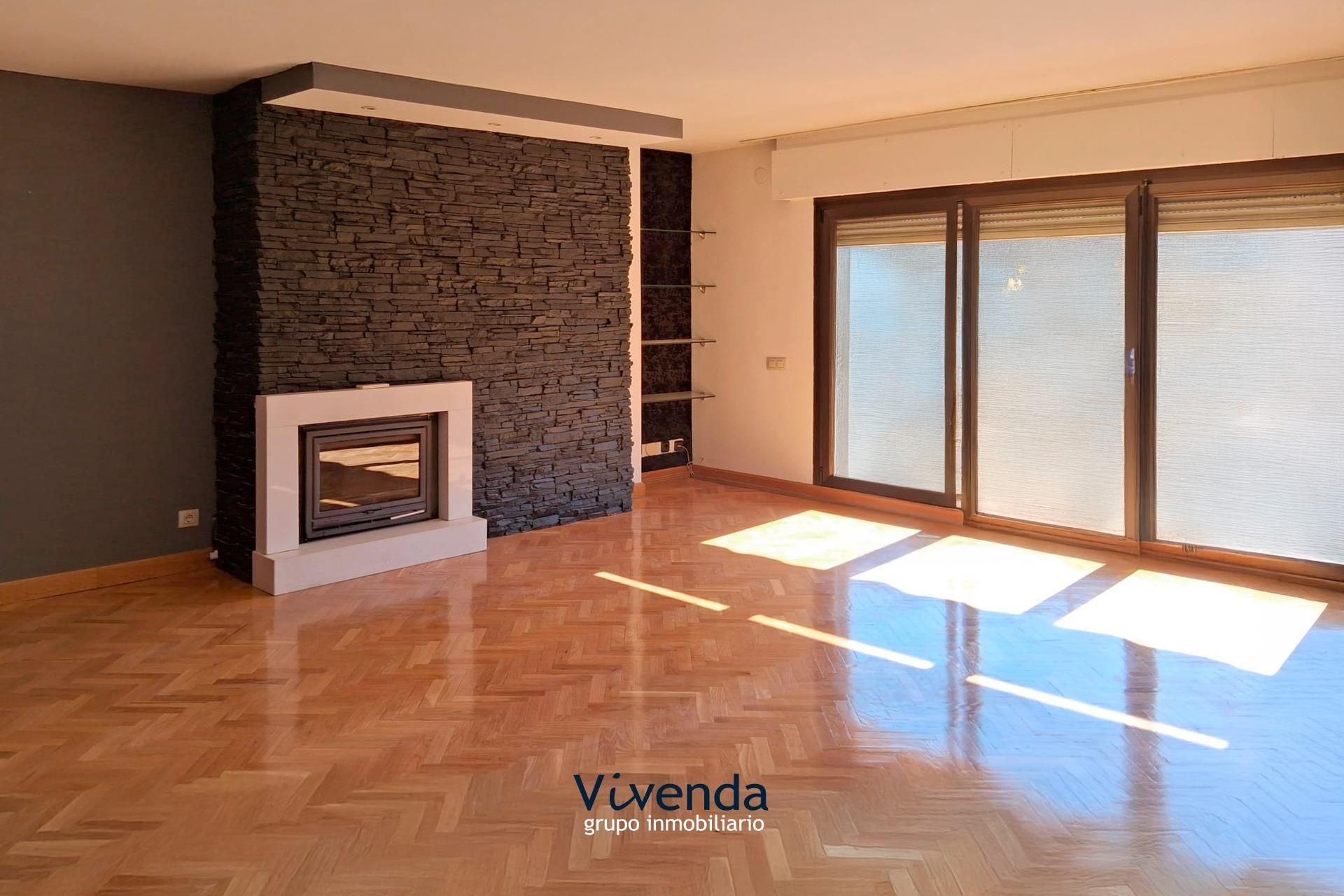 Living room of Flat to rent in Fuenlabrada  with Air Conditioner, Heating and Parquet flooring