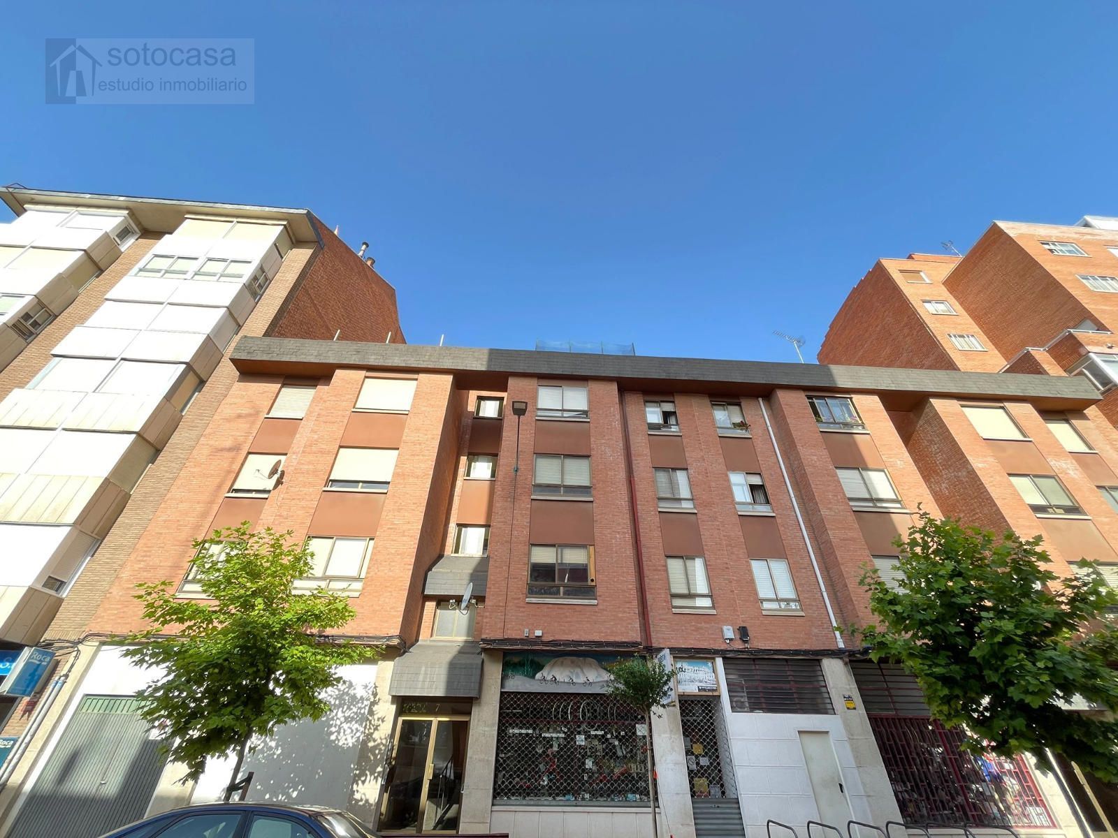 Exterior view of Flat for sale in Valladolid Capital  with Heating, Storage room and Furnished