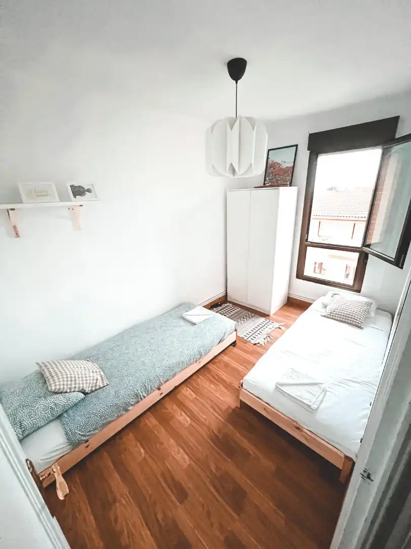 Bedroom of Flat for rent in Castro-Urdiales  with Heating, Terrace and Furnished
