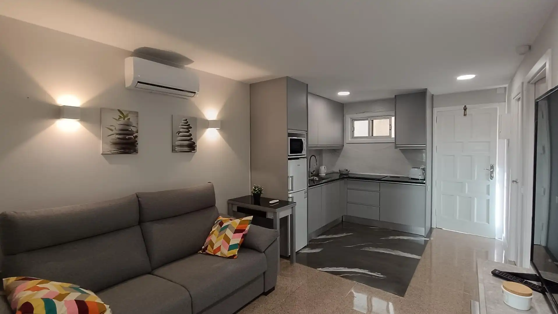 Sala d'estar de Apartament en venda en San Bartolomé de Tirajana amb Aire condicionat, Terrassa i Moblat
