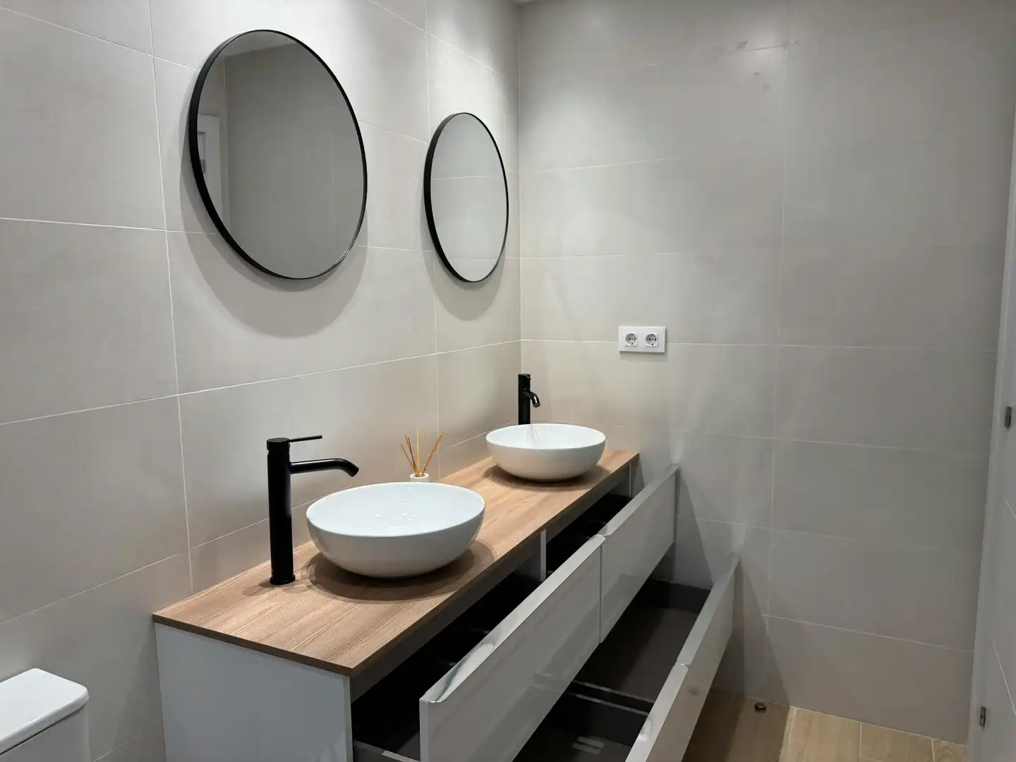 Bathroom of Flat for rent in Madrid  with Air Conditioner, Heating and Furnished