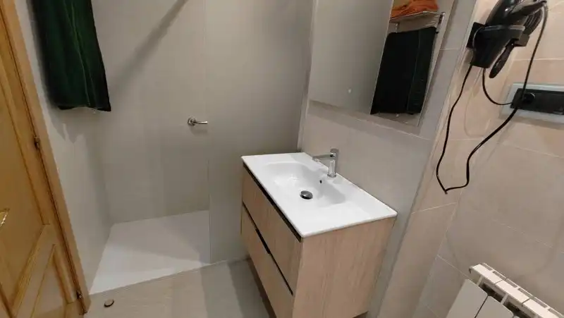Badezimmer von Wohnung zum Verkauf in San Andrés del Rabanedo mit Heizung, Privatgarten und Parkett