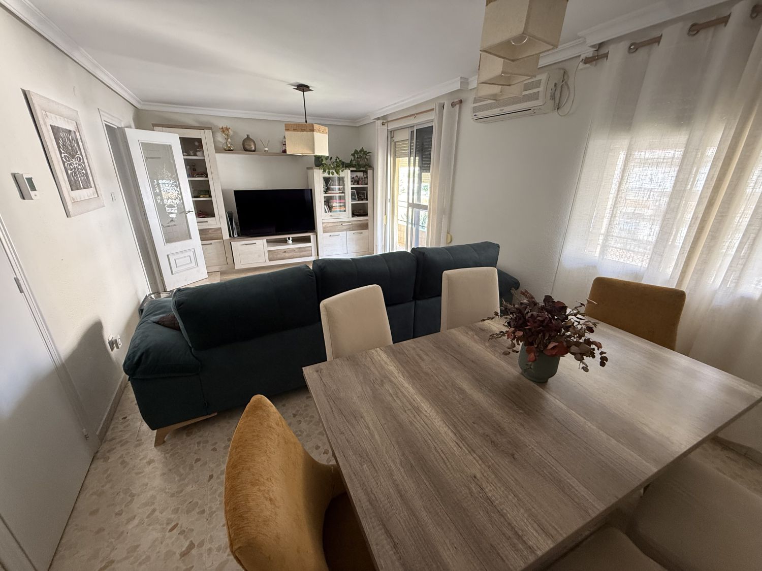 Sala d'estar de Pis en venda en  Sevilla Capital amb Aire condicionat, Calefacció i Terrassa